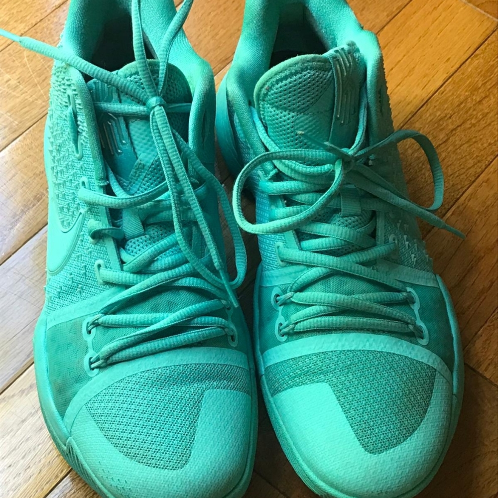 Kyrie III Basketball Shoes